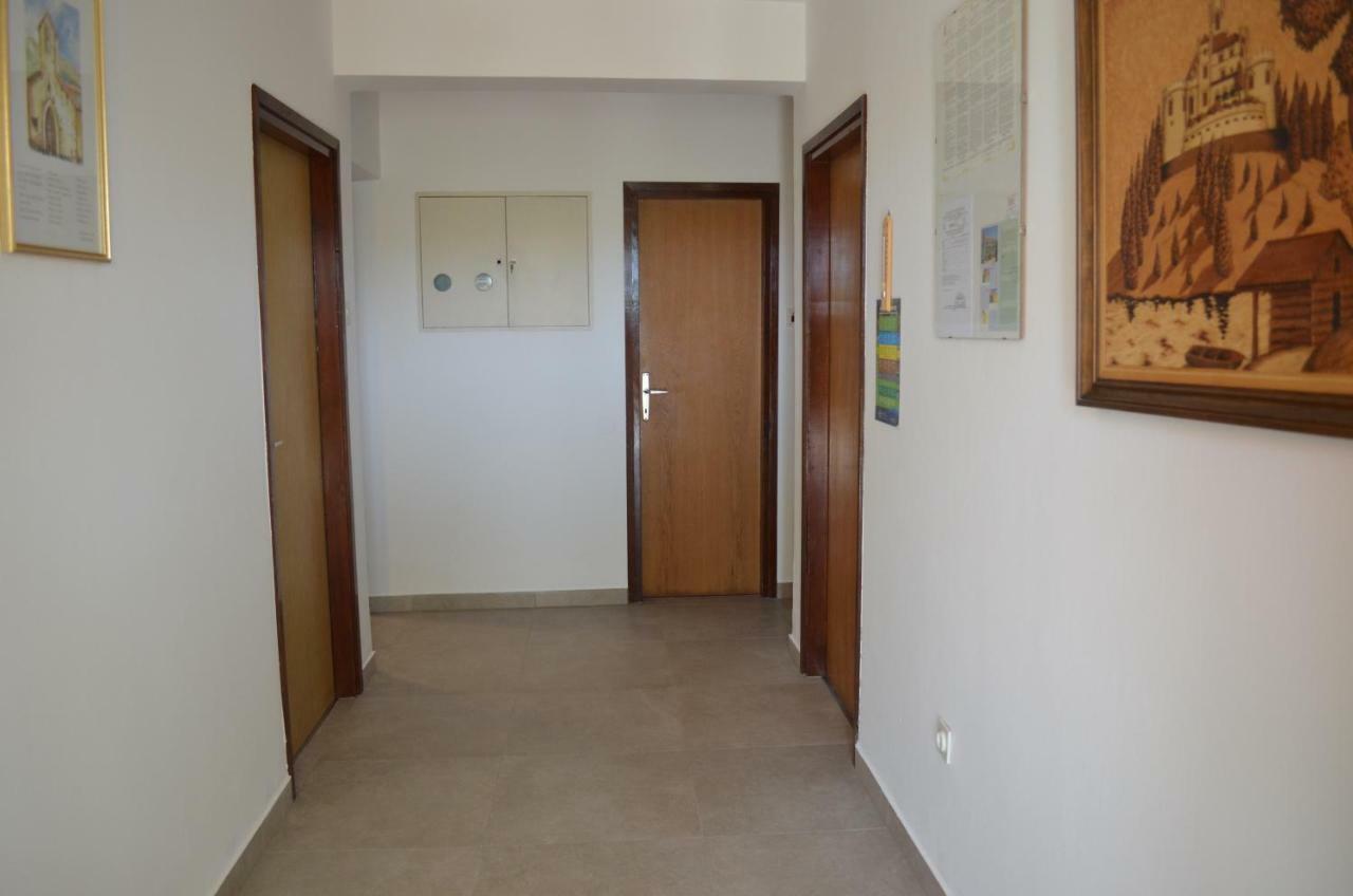 Apartments Mare Malinska Luaran gambar